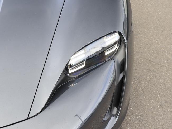 PORSCHE Taycan Photo 8