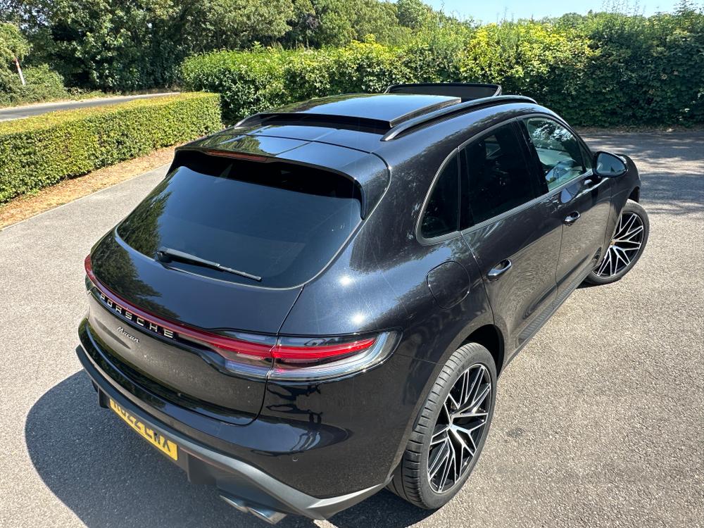 Used Porsche Macan RO22EWX 18