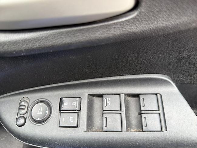 Honda Jazz Photo 643c5f81-1549-4575-878a-e08fb9956ad8.jpg