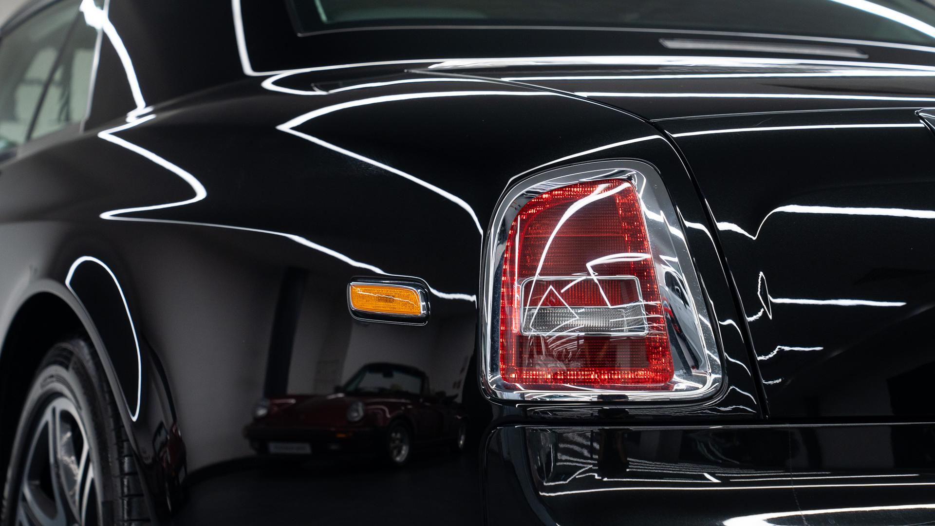 Rolls-Royce Phantom Photo 6443f429-7313-4257-b547-bb88fa211c3f.jpg