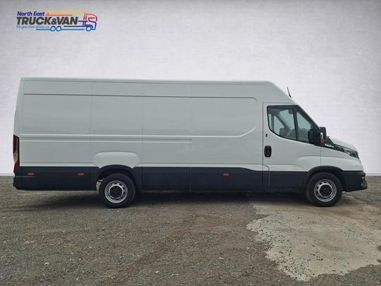 Iveco DAILY LWB AUTO Photo