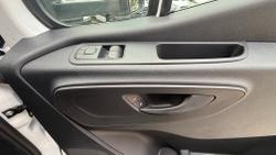 Mercedes-Benz Sprinter Photo 19