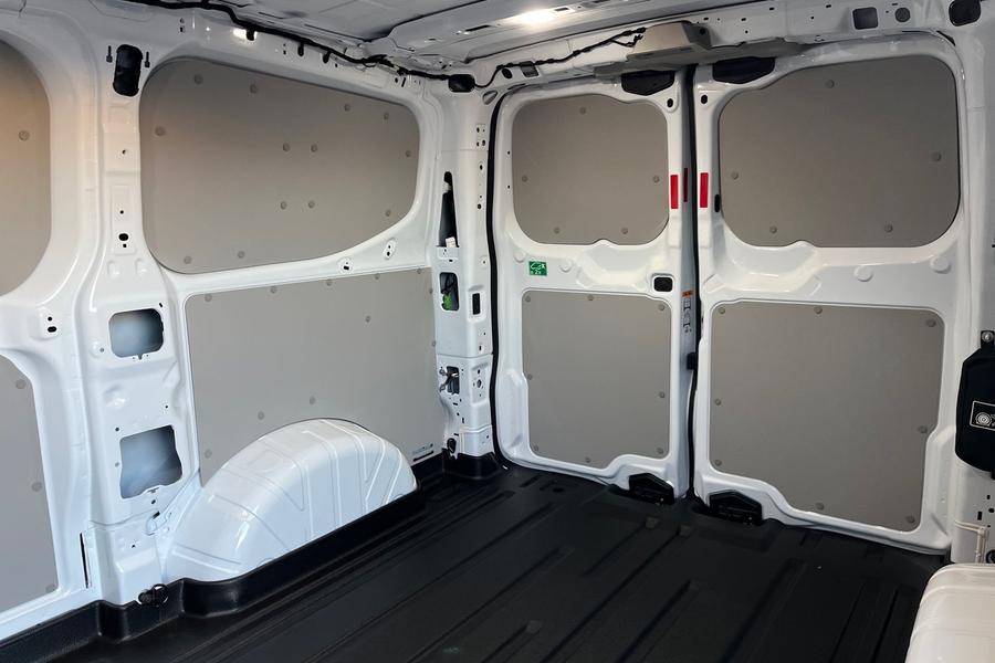 Ford E-TRANSIT CUSTOM Photo 645c27e6-3173-4204-9d53-6b0ab527fddb.jpg