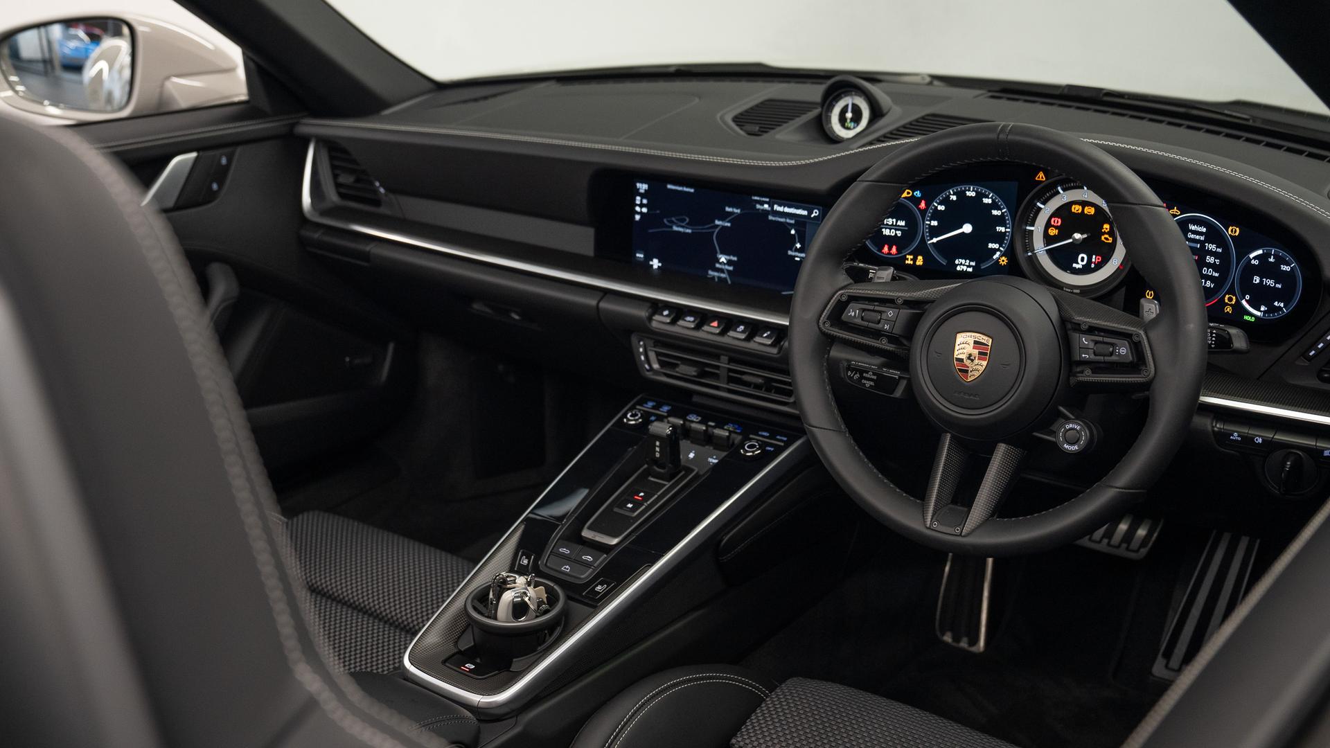 Porsche 911 Photo 64625390-0c57-4c90-88b3-6249e6a6d52f.jpg