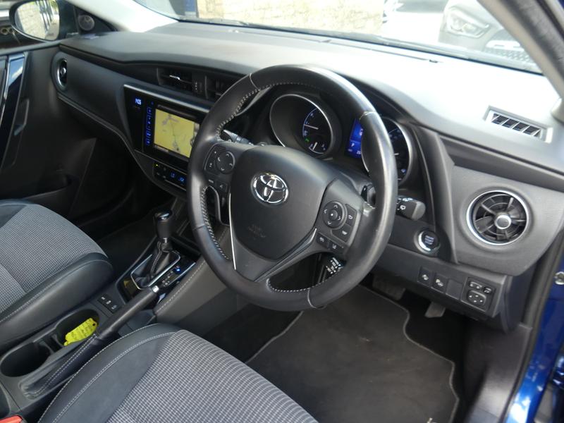 Toyota Auris Photo 646bba95-e046-4331-b11c-bc3a7108b7a8.jpg
