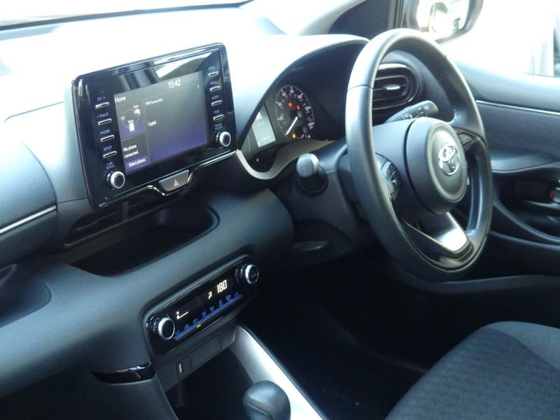 Toyota Yaris Photo 646c3fc8-841e-4ee0-ae56-884ff0da1638.jpg