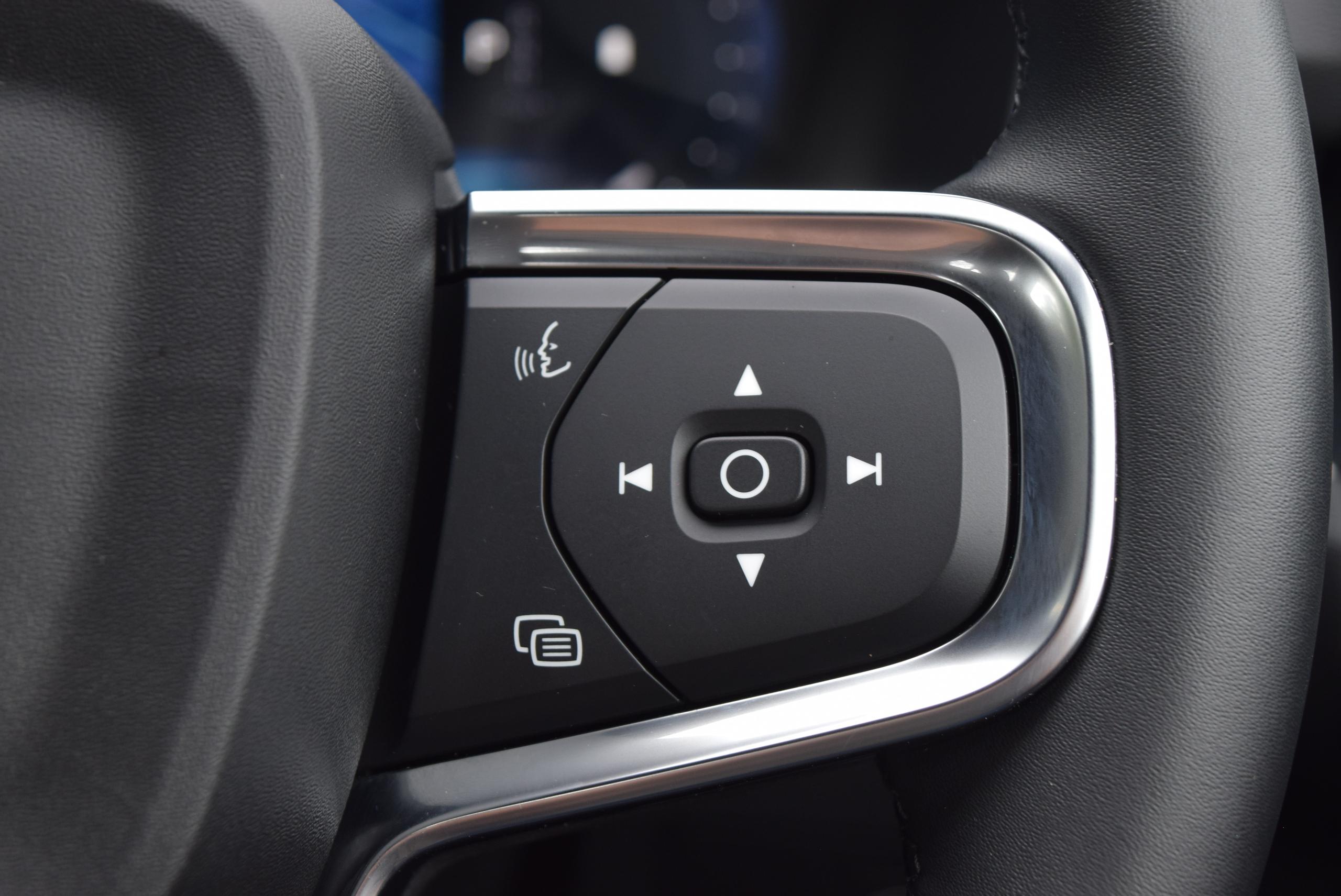 2026 VOLVO XC40 2.0 B4P Plus Dark 5dr Auto - vehicle photo 16 for sale on PureCar