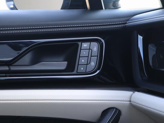 PORSCHE Panamera Photo 25
