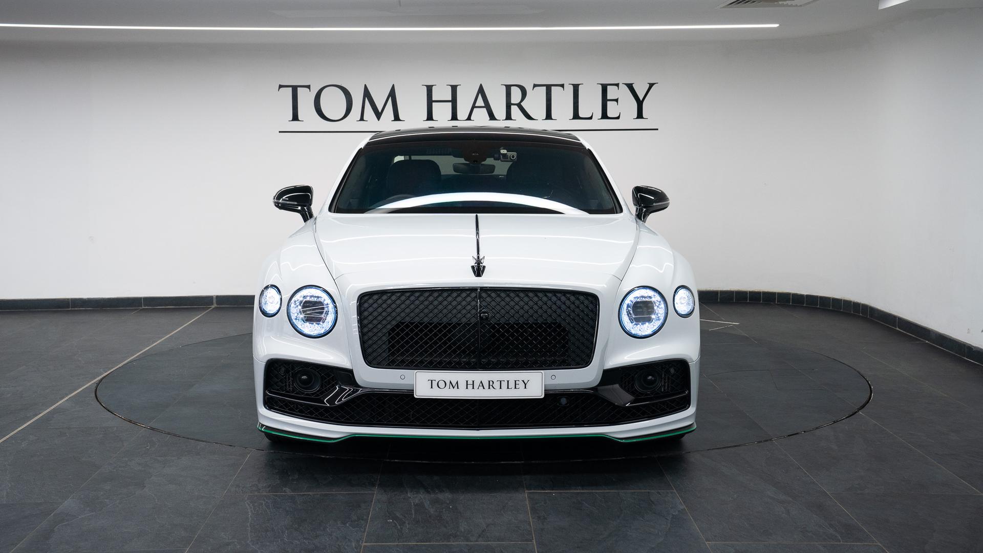 Bentley Flying Spur Photo 64a5ce25-d776-44d6-a1a3-103dfb02f8bf.jpg