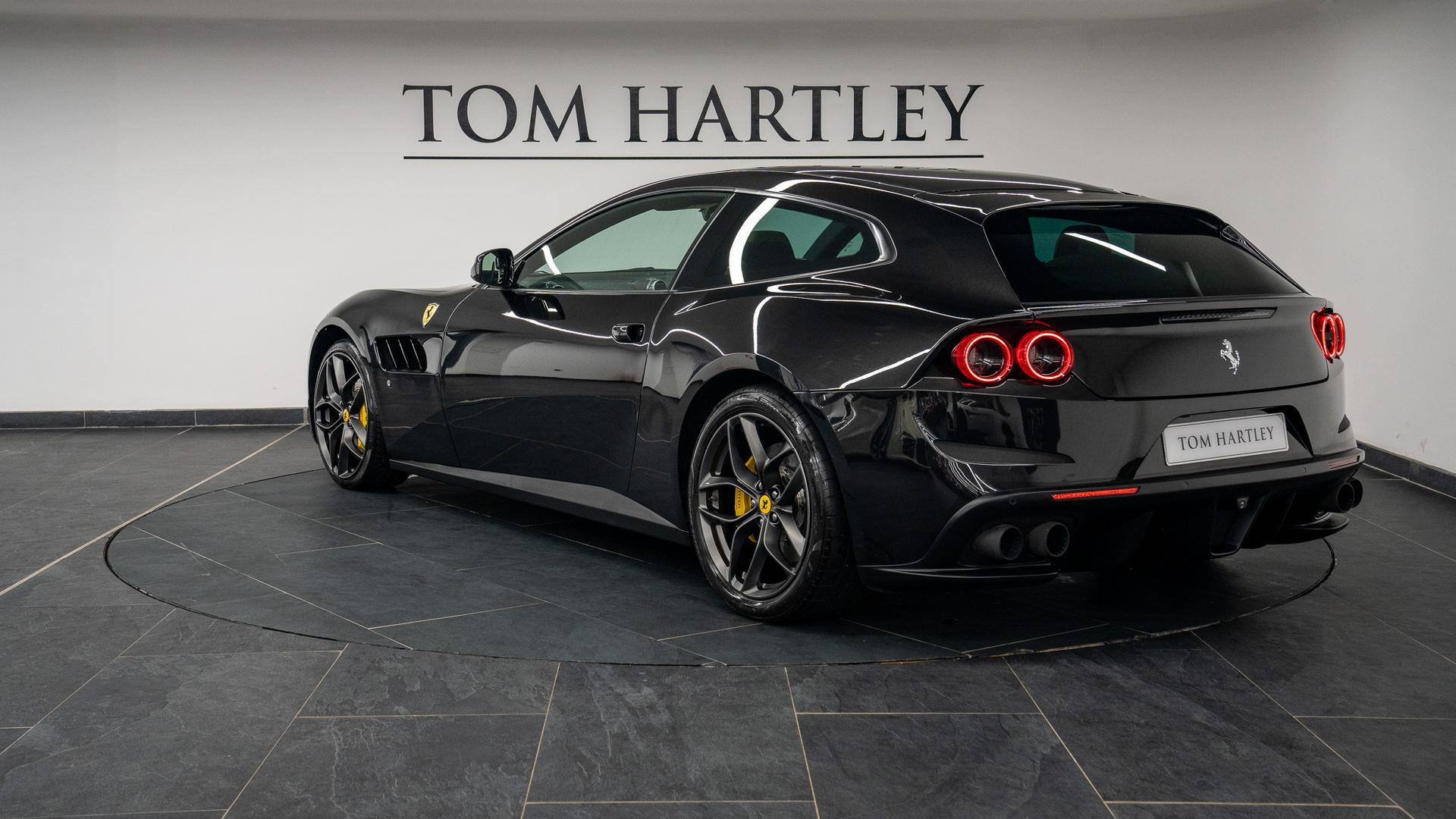 Ferrari GTC4 Lusso Photo 64ad5ef6-0391-417e-aae3-fc77dae504cf.jpg
