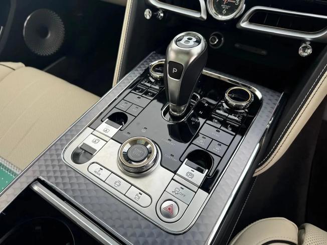 BENTLEY Flying Spur Photo 11