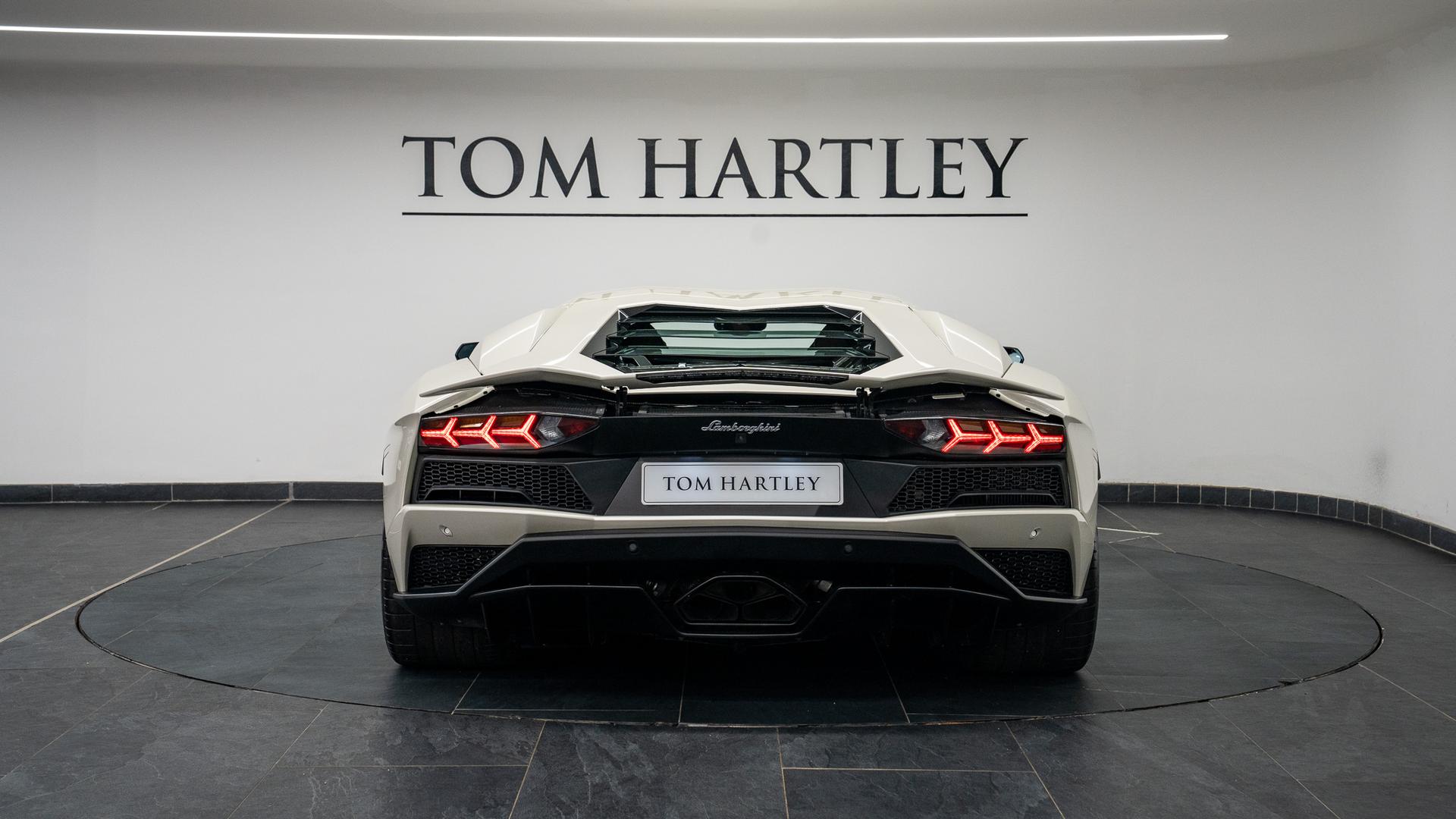 LAMBORGHINI Aventador Photo 64bebbdf-41d3-4529-8ff6-de6fe06ca096.jpg