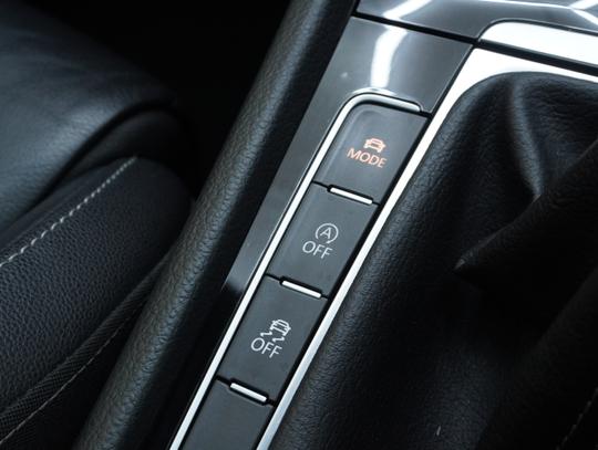 Volkswagen Golf Photo 64c7f824-87a8-4abe-a9f2-bb8aa69a9628.jpg