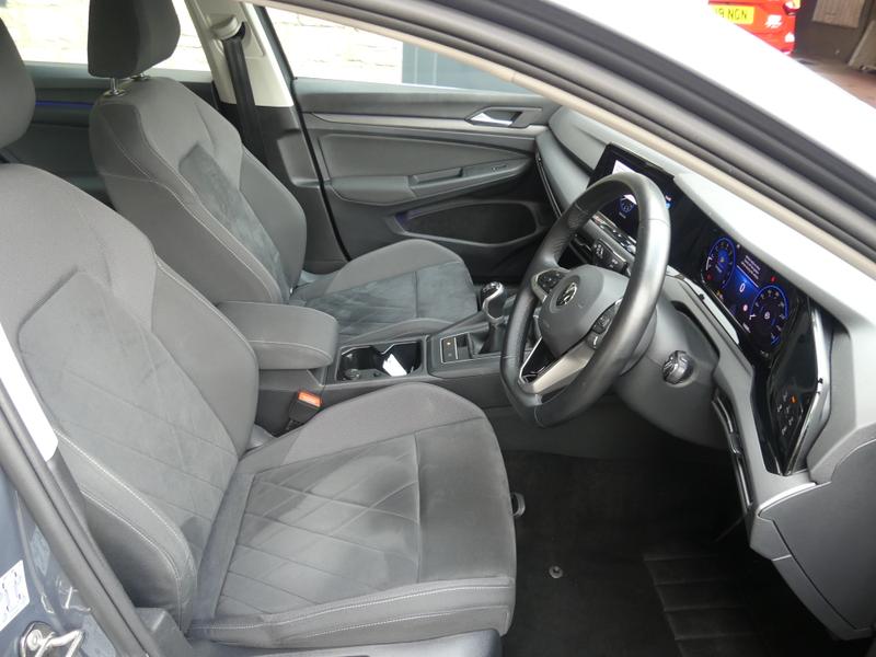 Volkswagen Golf Photo 64d3ffbe-84c6-4d61-b375-dadbb7a470a3.jpg