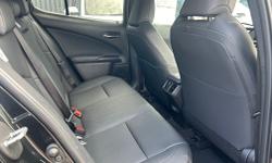 Lexus UX Photo 2