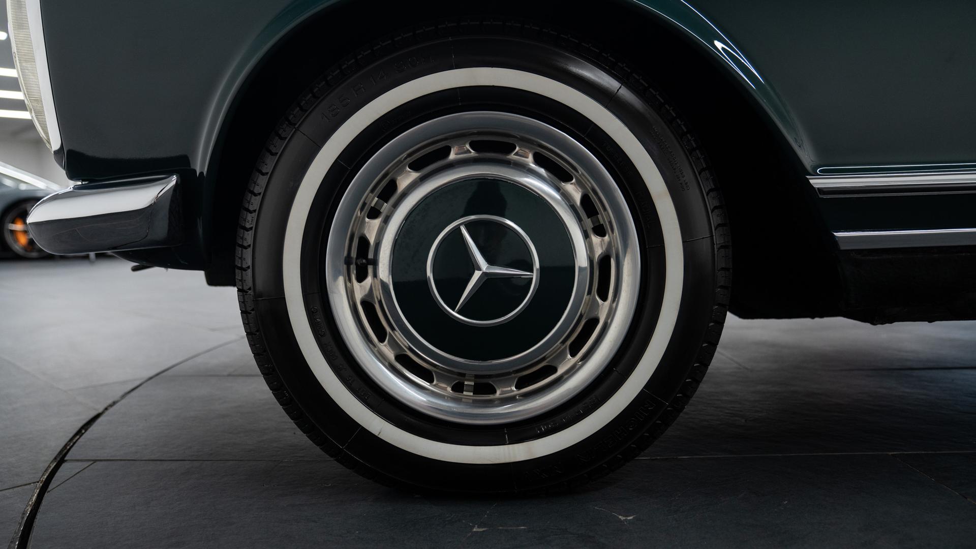 Mercedes-Benz 280 SL Photo 64d9af5f-0f98-451d-a5e7-a5f03857e838.jpg