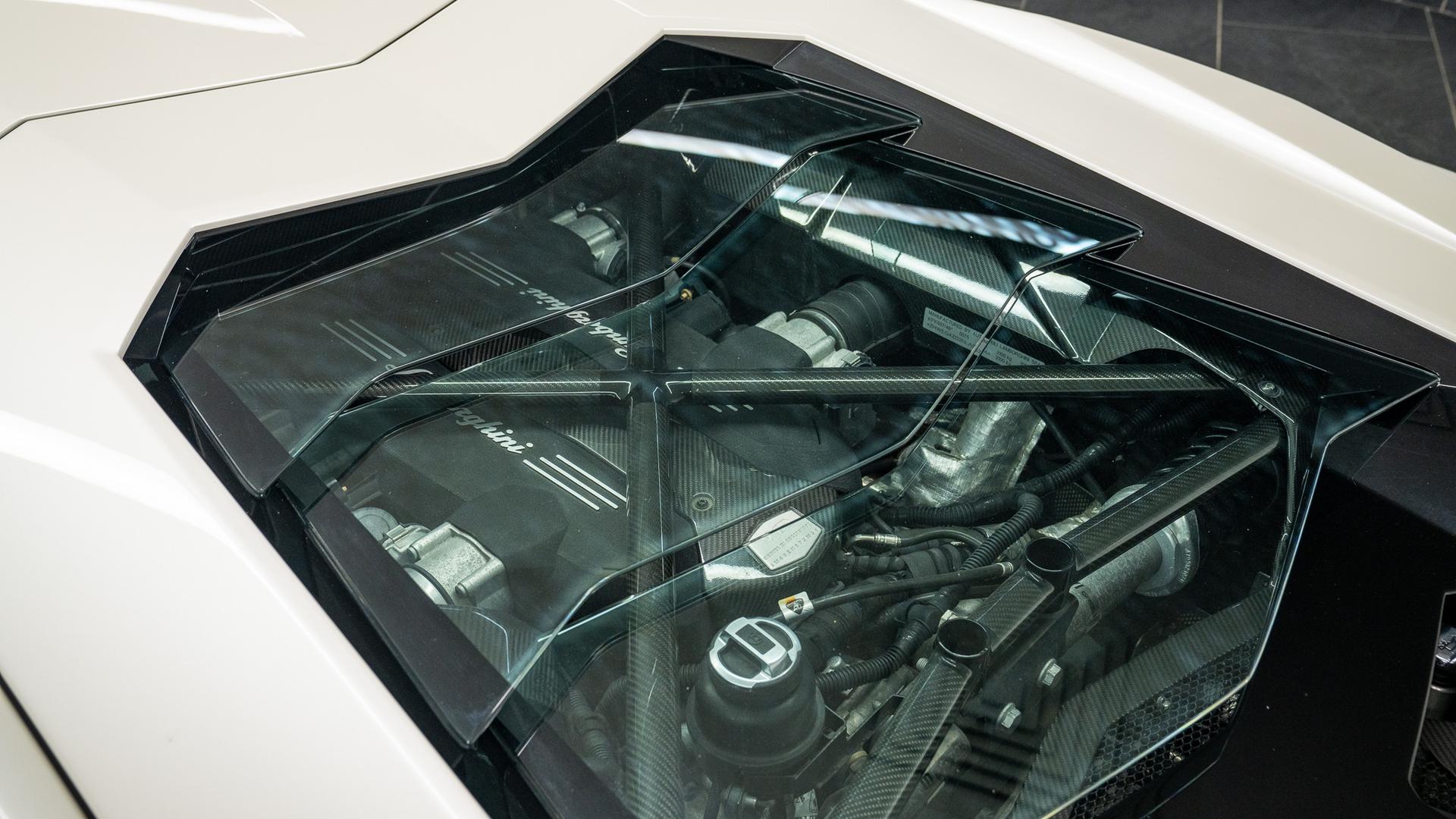LAMBORGHINI Aventador Photo 64f3a557-93c3-48eb-bcd7-1fcf925905d3.jpg