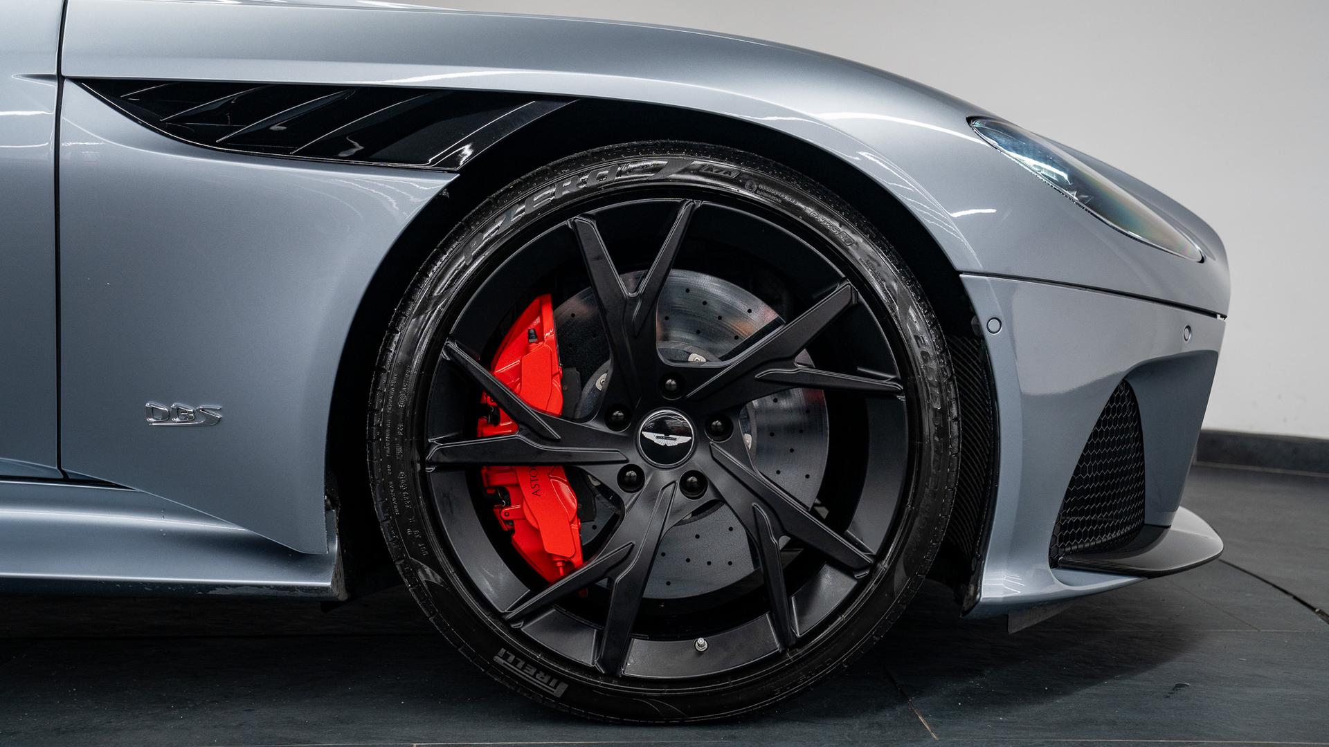 Aston Martin DBS Photo 64fb856d-9fa9-474d-bb7e-a95ed96c2ad4.jpg