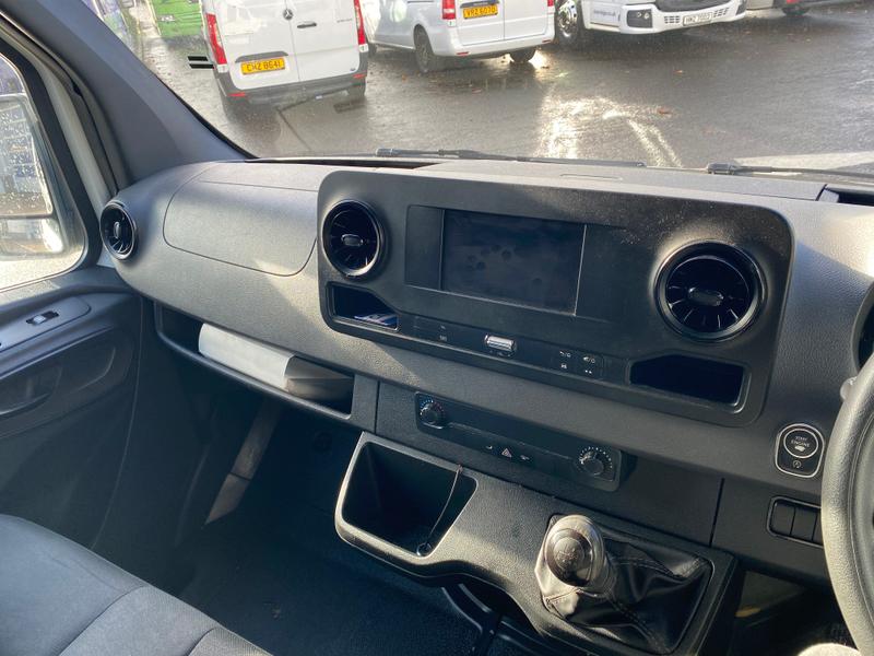 Mercedes-Benz Sprinter Photo 6501dd97-5273-4bc2-bdf0-57013fff5170.jpg