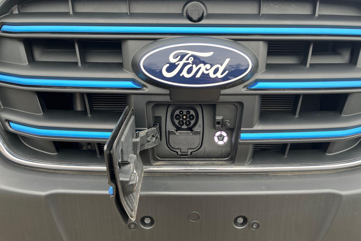 Ford E-TRANSIT Photo 7