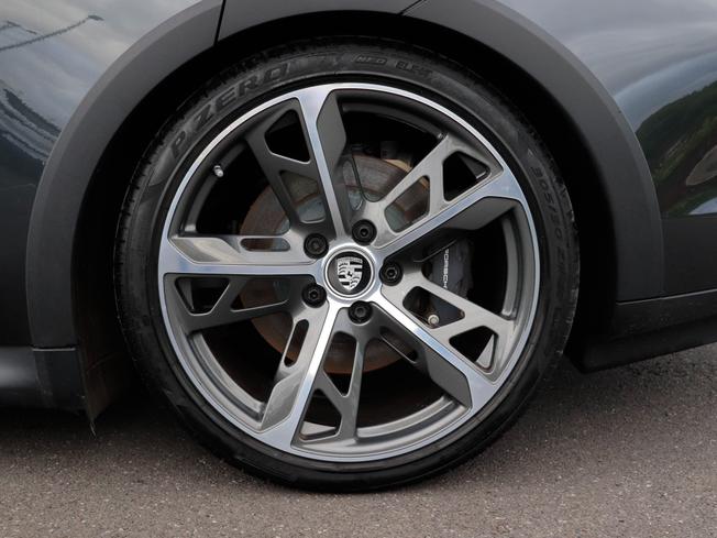 Porsche TAYCAN Photo 4