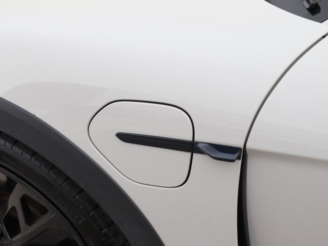 PORSCHE Taycan Photo 16