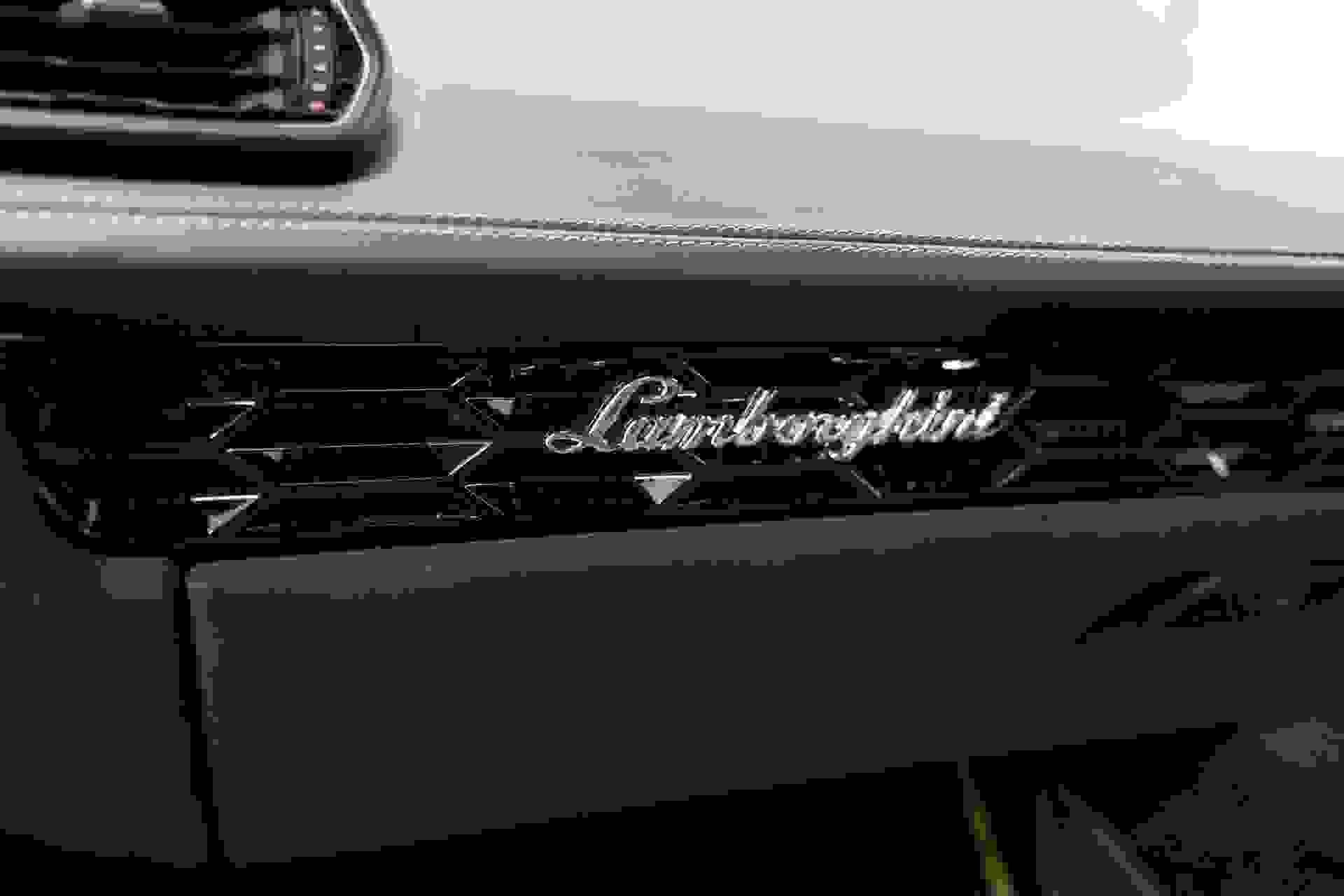 Lamborghini Huracan Photo 651a5647-1365-46bc-a484-694e61b7c248.jpg
