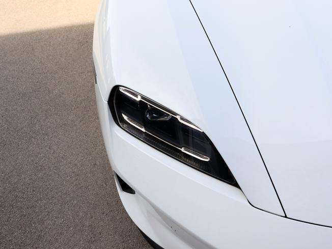 PORSCHE Taycan Photo 9