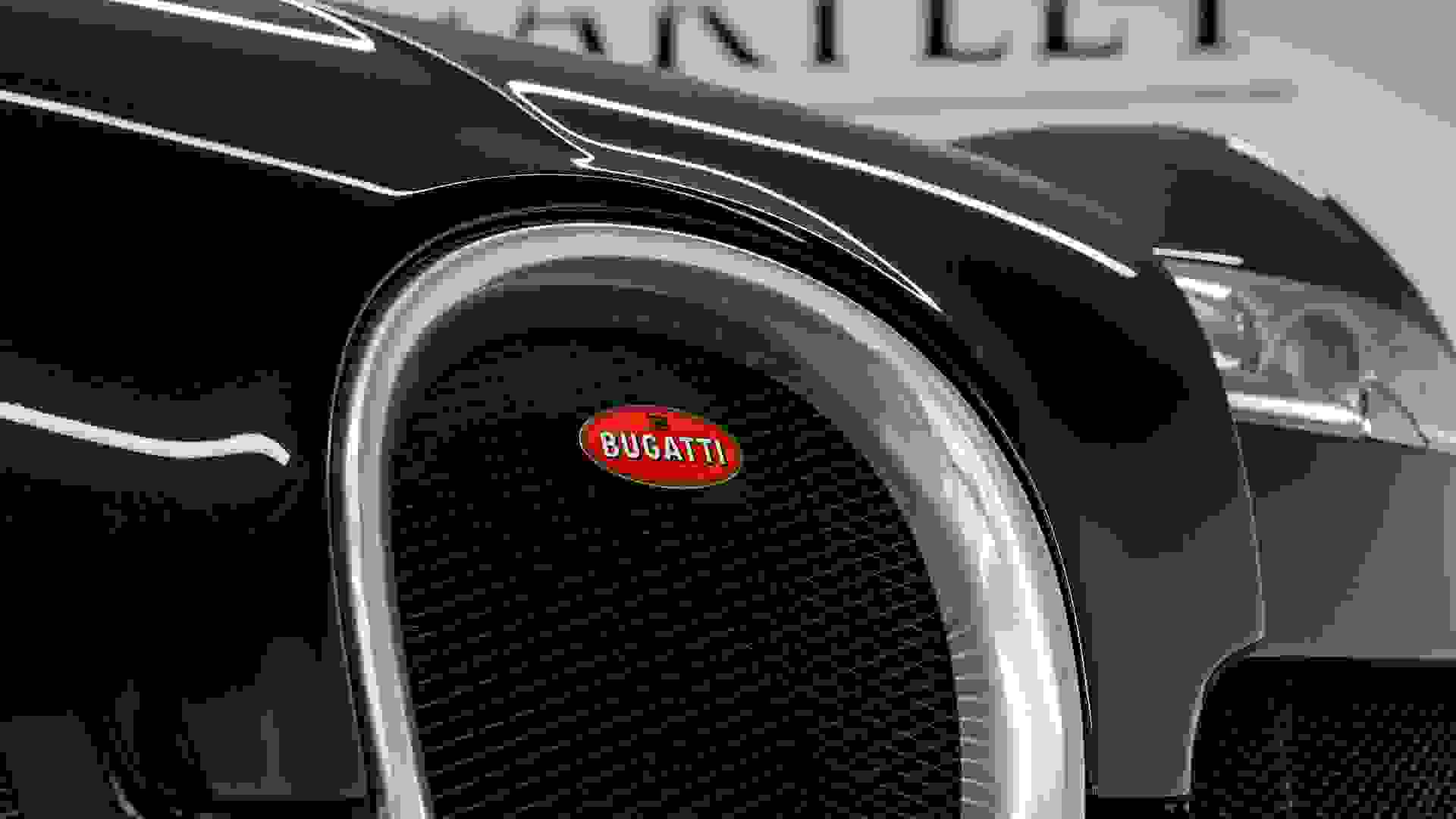 Bugatti Veyron Photo 6529ec37-0b60-47b2-a5ca-8b67decc4291.jpg