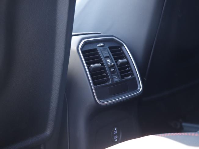PORSCHE Macan Photo 29
