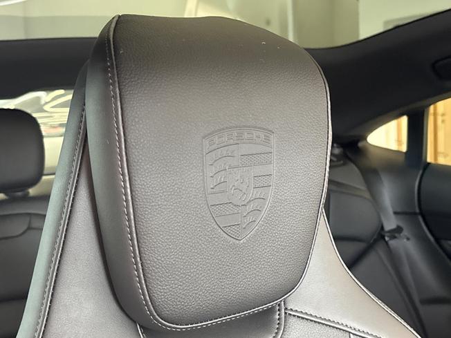 Porsche Taycan Photo 25