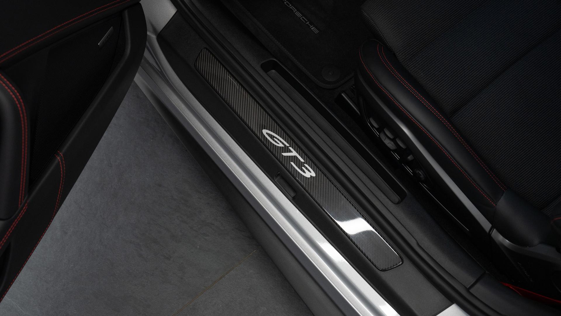 Porsche 911 Photo 6547cb26-93d3-4fca-b845-11ae5eebf276.jpg