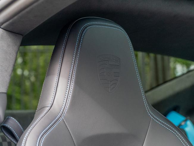 PORSCHE 911 Photo 12