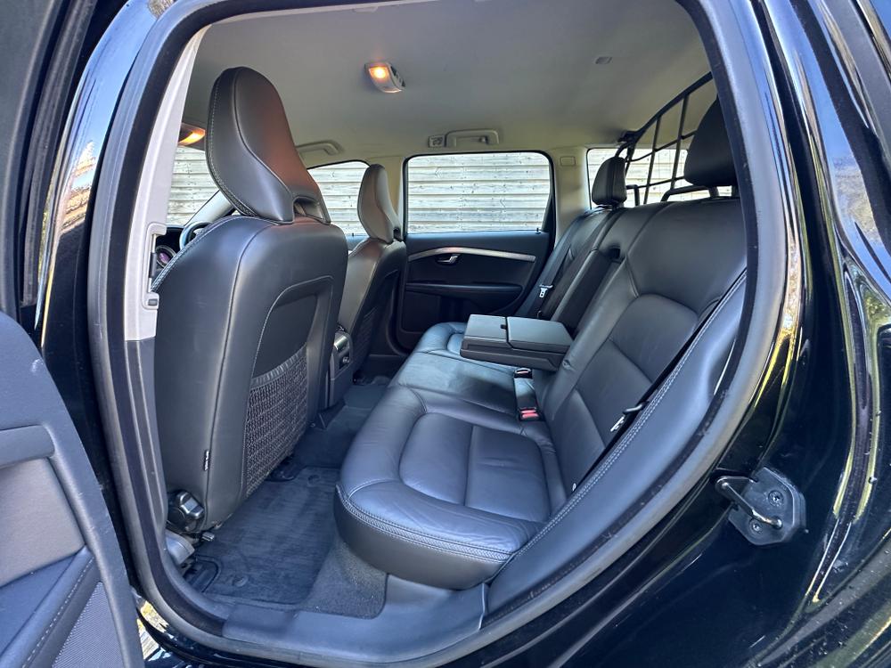 Used Volvo XC70 RE11DBU 22