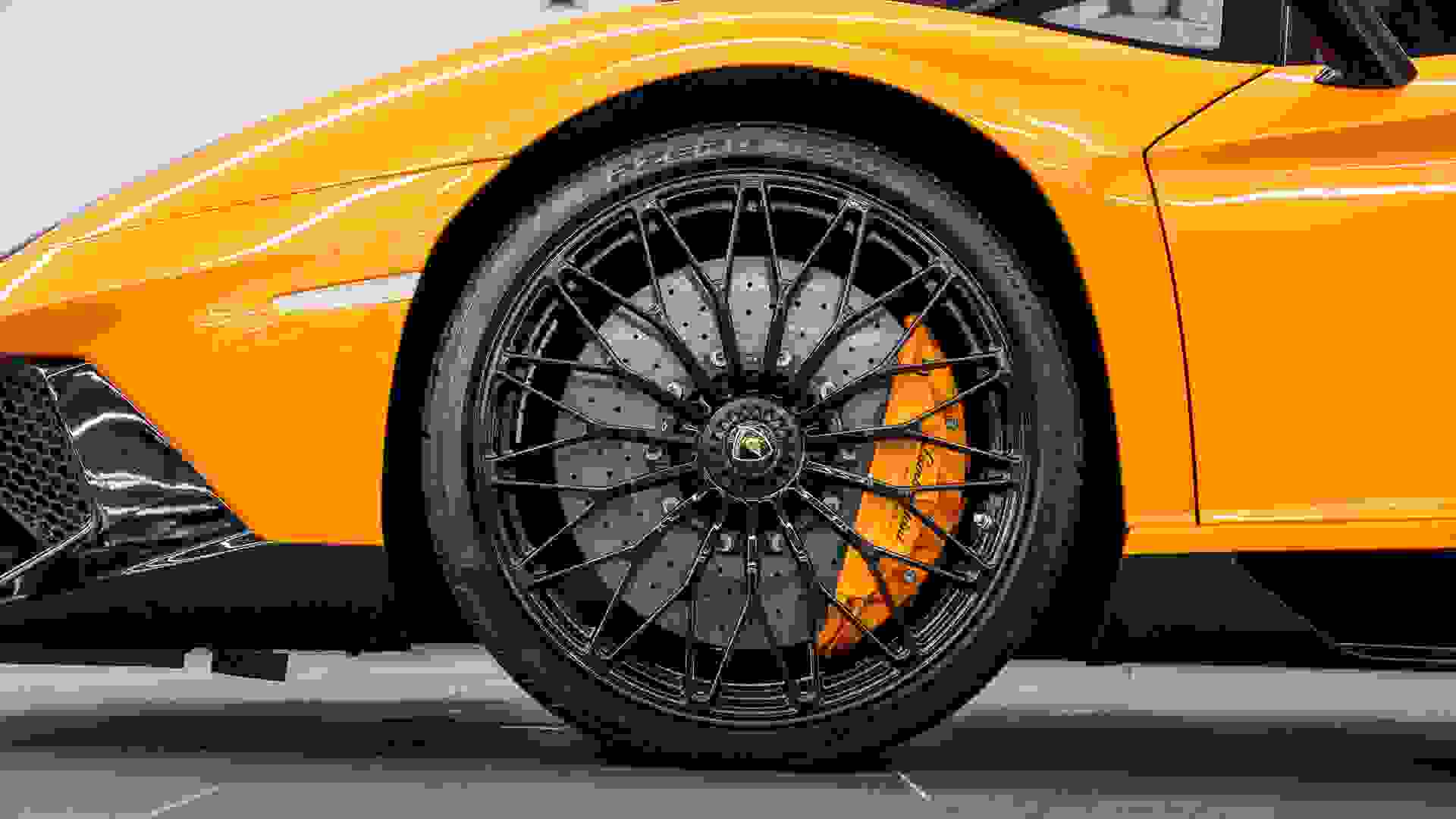 Lamborghini AVENTADOR SV Photo 659b8b28-e853-4b97-83d4-f50287d7b4ea.jpg