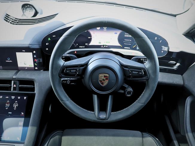 PORSCHE Taycan Photo 30
