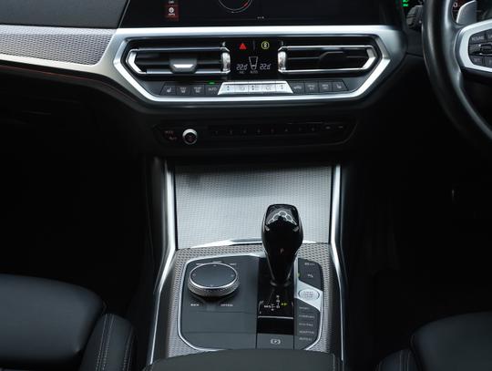 BMW 3 Series Photo 65aa935d-666b-4930-a053-7086a893c64f.jpg