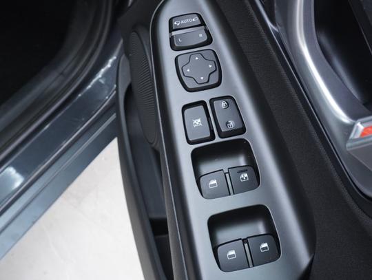 Hyundai KONA Photo 65aae40c-412d-4394-86f1-b5b80a0a65f8.jpg