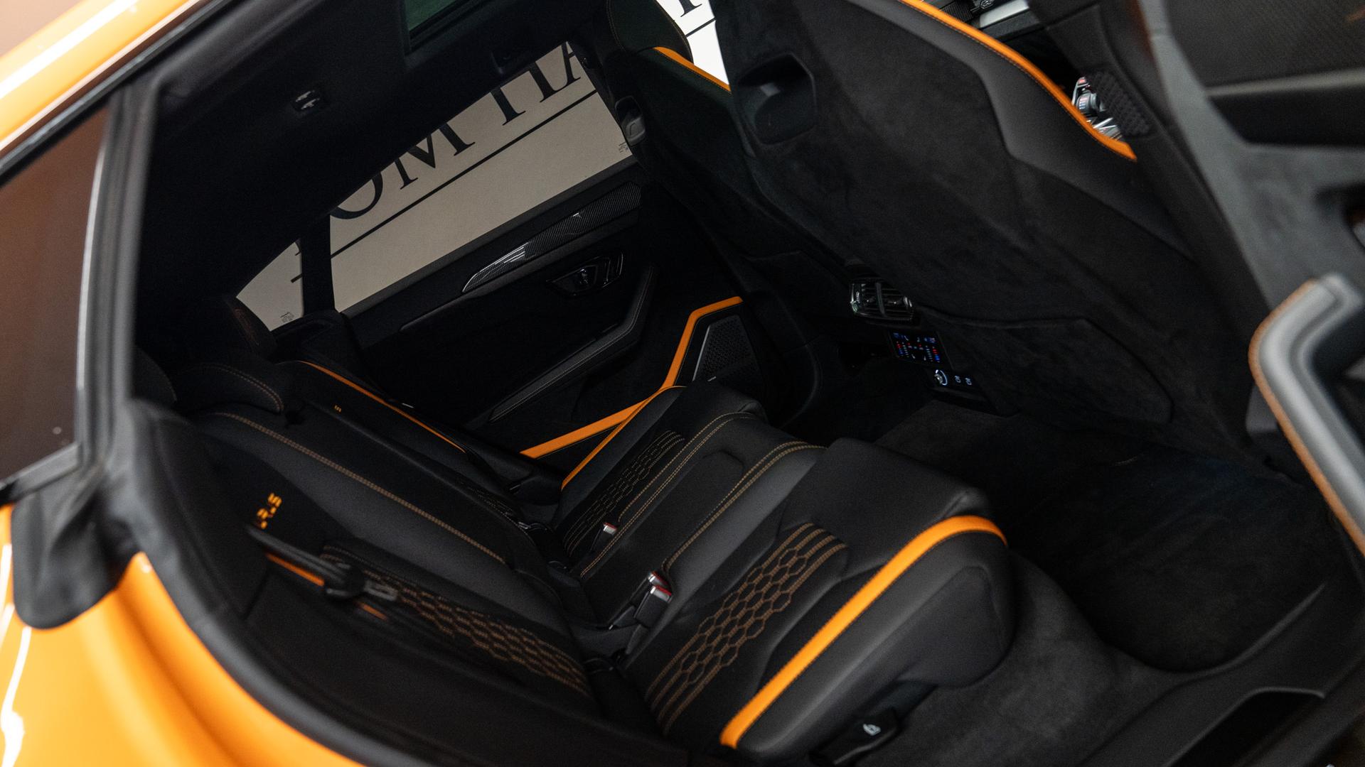 LAMBORGHINI Urus Photo 65b545a4-9bc1-445d-94e0-35573443ea27.jpg