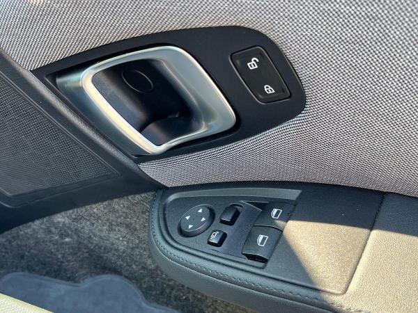 BMW i3 Photo 65d60352-bc6d-4479-b93d-08909f3597da.jpg