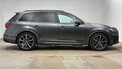AUDI Q7 Photo 4