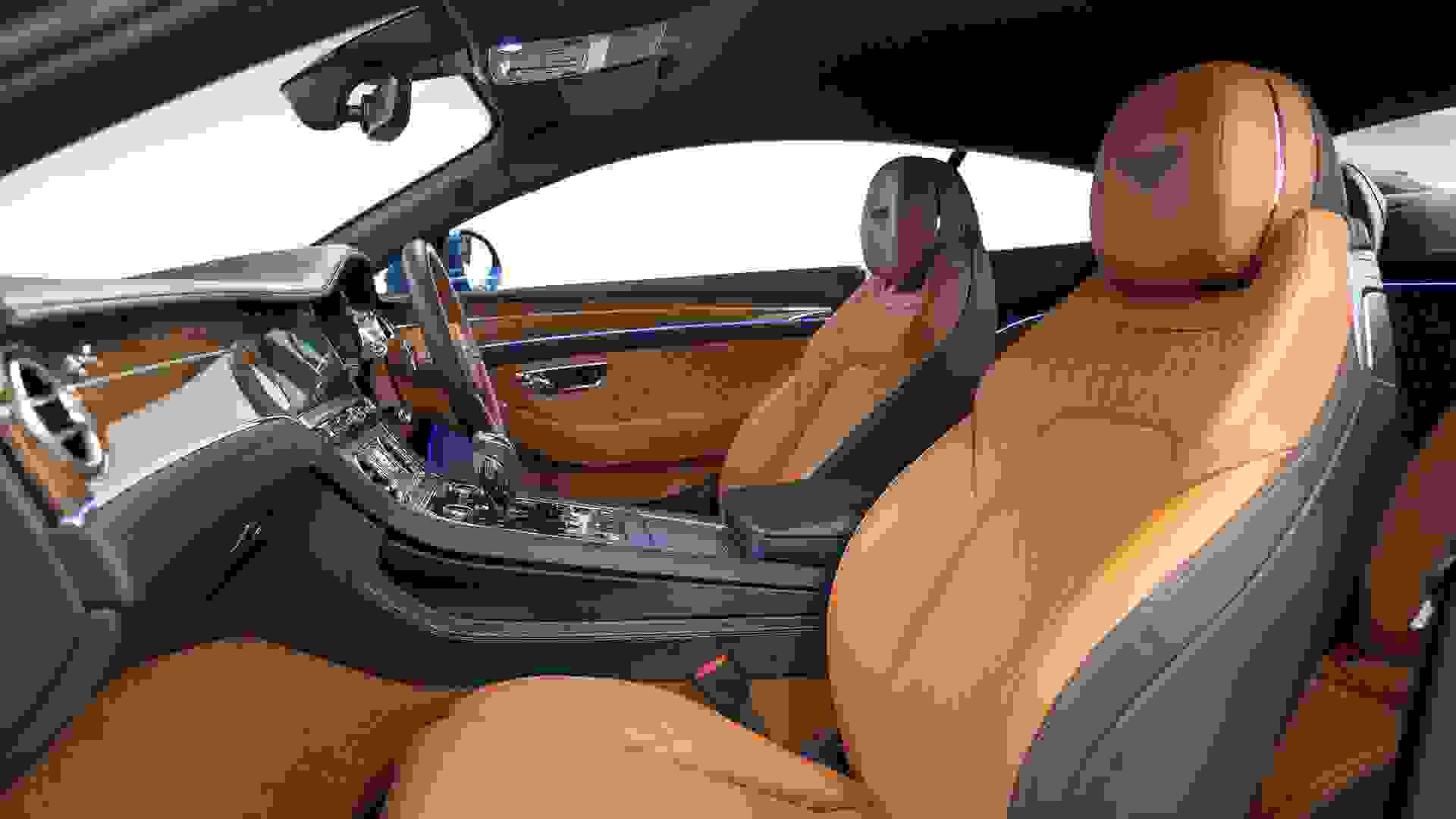 Bentley CONTINENTAL Photo 65f2823c-0a14-4fd4-8aee-0d9409f7145f.jpg