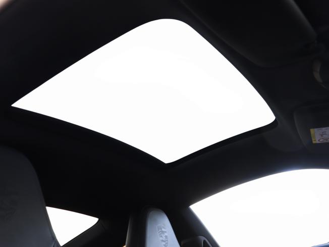 PORSCHE 911 Photo 18