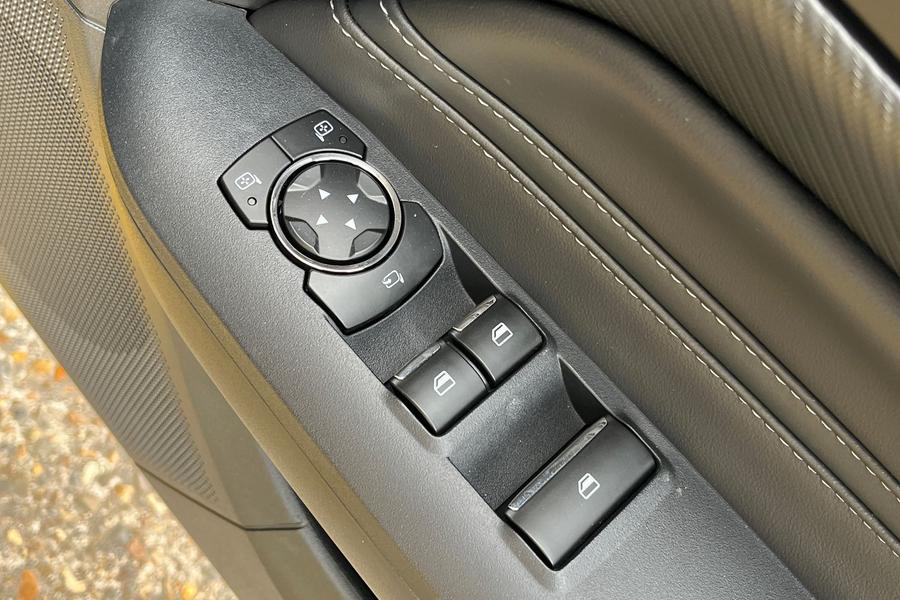 Ford MUSTANG Photo 65fa6f81-b23e-4657-b36d-31804701ba84.jpg