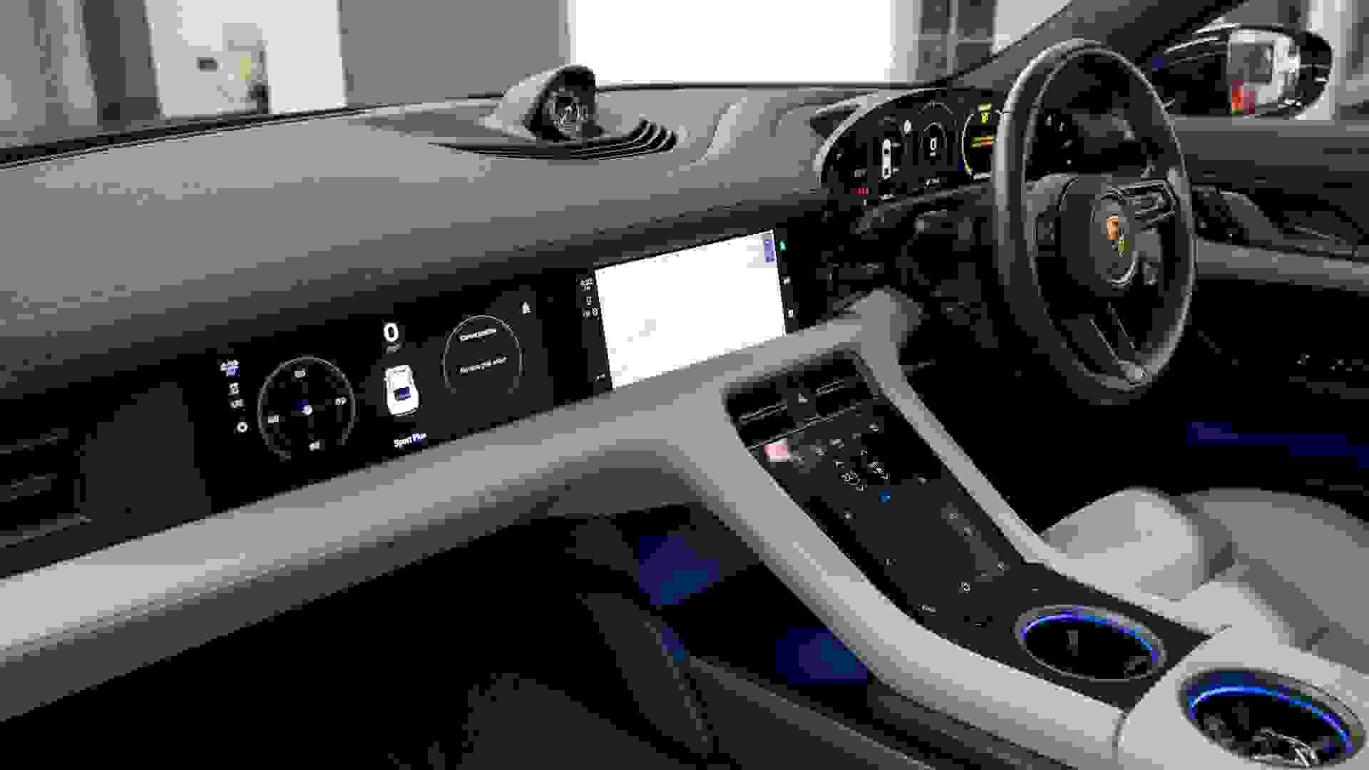 Porsche Taycan Photo 65fd1865-4a8b-421c-a96d-6837e01381a5.jpg