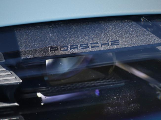 PORSCHE Taycan Photo 8