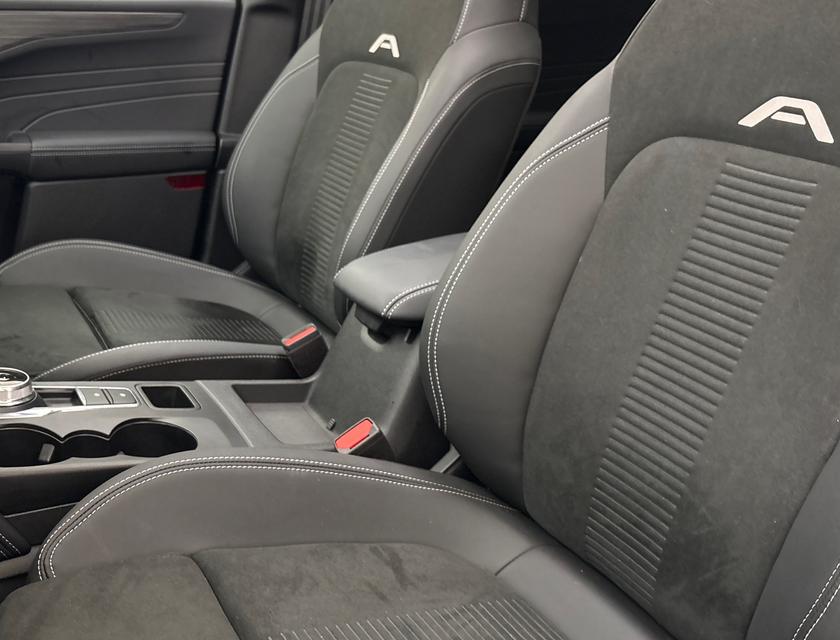 Ford Kuga Photo 66080878-418e-4856-9b26-0d1c5f28b8a5.jpg