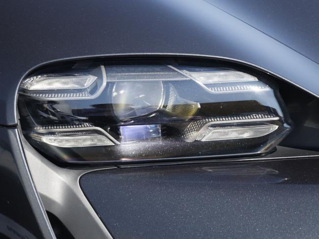 PORSCHE Taycan Photo 38