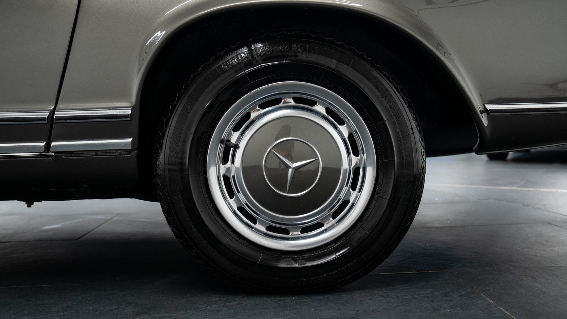 Mercedes-Benz 280 SL Photo 661c8836-d86d-449e-8ab2-c018095c9edd.jpg
