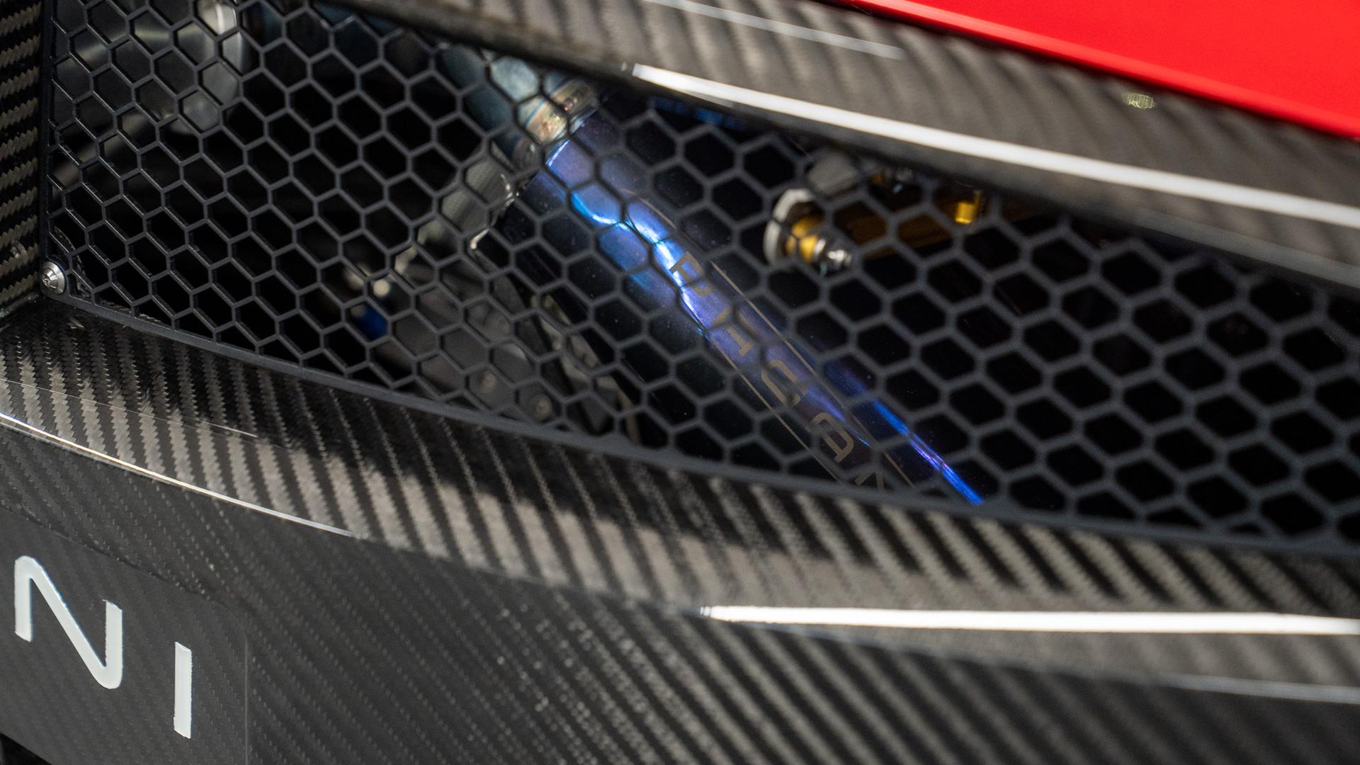 Pagani Huayra Photo 662f1d54-8623-4eec-ad1c-b13ae4f953df.jpg